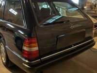 Usata Mercedes 200 77 CV (56 kW) 1990 Nero Station wagon