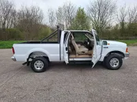 Usata Ford V8 230 CV (169 kW) 1999 Bianco SUV