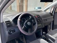 Begagnad VW Touran 105 HK (77 kW) 2005 Grå Minibuss