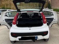 Usata Peugeot 107 Access 68 CV (50 kW) 2010 Bianco Utilitaria