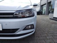 Usata VW Polo Comfortline 95 CV (69 kW) 2019 White silver metall. Utilitaria