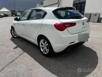 Usata Alfa Romeo Giulietta 105 CV (77 kW) 2011 Bianco Utilitaria