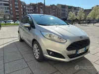 Usata Ford Fiesta 75 CV (55 kW) 2015 Grigio Utilitaria
