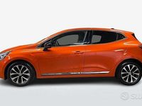 Usata Renault Clio V Techno 100 CV (73 kW) 2023 Arancione Berlina