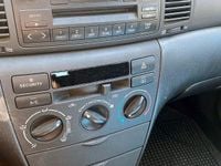 Usata Toyota Corolla 97 CV (71 kW) 2002 Bianco Berlina