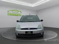 Usata Ford Fiesta Ghia 68 CV (50 kW) 2004 Grigio Utilitaria