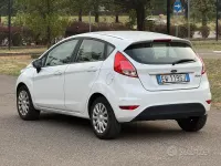 Usata Ford Fiesta 80 CV (58 kW) 2014 Bianco Utilitaria