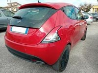 Usata Lancia Ypsilon Silver 69 CV (50 kW) 2021 Rosso Utilitaria