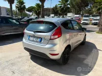 Usata Ford Fiesta Titanium 97 CV (71 kW) 2015 Grigio Utilitaria