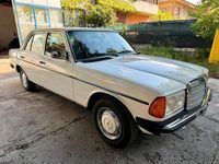 Usata Mercedes 200 94 CV (69 kW) 1979 Bianco Berlina