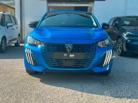 Usata Peugeot 208 Allure 101 CV (74 kW) 2024 Blu vertigo metallizzato Utilitaria