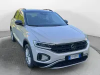 Usata VW T-Roc Life 110 CV (80 kW) 2024 Beige SUV