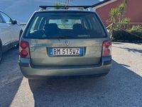 Usata VW Passat 160 CV (117 kW) 2000 Verde Station wagon