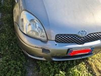 Usata Toyota Yaris 87 CV (63 kW) 2005 Grigio Berlina