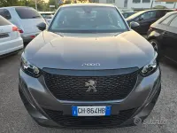 Usata Peugeot 2008 Active 101 CV (74 kW) 2022 Grigio SUV
