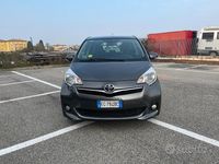 Gebraucht Toyota Verso-S Active 99 PS (72 kW) 2011 Grau Van / Kleinbus