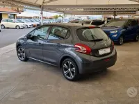 Usata Peugeot 208 Allure 68 CV (50 kW) 2014 Grigio Utilitaria