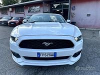 Usata Ford Mustang Convertible 317 CV (233 kW) 2016 Bianco Cabrio