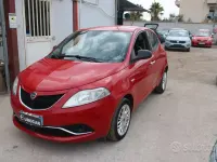Usata Lancia Ypsilon Gold 95 CV (69 kW) 2017 Rosso Utilitaria