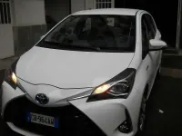 Usata Toyota Yaris Hybrid Business Edition 73 CV (53 kW) 2020 Bianco Berlina