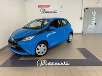 Usata Toyota Aygo X-play 69 CV (50 kW) 2017 Blu Utilitaria