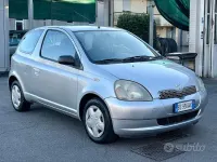 Begagnad Toyota Yaris Sol 68 HK (50 kW) 2001 Grå Sedan