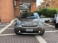 Usata Toyota iQ Executive 99 CV (72 kW) 2011 Grigio Utilitaria