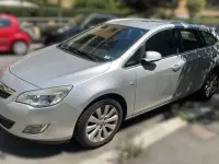 Usata Opel Astra Cosmo 110 CV (80 kW) 2012 Argento Station wagon