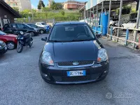 Gebraucht Ford Fiesta Ghia 90 PS (66 kW) 2007 Grau Kleinwagen