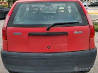 Begagnad Fiat Punto 54 HK (39 kW) 1998 Röd Sedan
