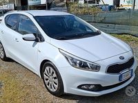 Usata Kia Ceed Active 90 CV (66 kW) 2015 Bianco Utilitaria