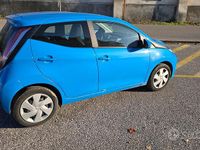 Usata Toyota Aygo X-play 69 CV (50 kW) 2015 Blu Utilitaria
