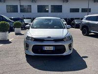Usado Kia Rio Active 84 HP (61 kW) 2018 Cinzento Sedan