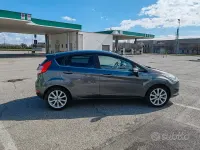 Usata Ford Fiesta Titanium 100 CV (73 kW) 2017 Grigio Utilitaria