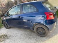 Usata Toyota Yaris Sol 69 CV (50 kW) 2005 Blu Berlina