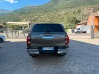 Usata Toyota HiLux Executive 150 CV (110 kW) 2024 Marrone Pick-up