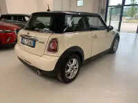 Usata Mini Cooper D 112 CV (82 kW) 2011 Bianco Utilitaria