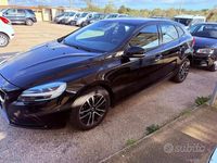 Usata Volvo V40 Plus 120 CV (88 kW) 2019 Nero Berlina