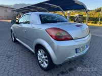 Usata Opel Tigra Sport 69 CV (50 kW) 2009 Grigio Cabrio