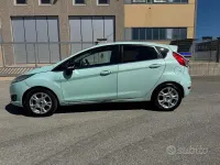 Usado Ford Fiesta 75 HP (55 kW) 2016 Verde Citadino