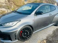 Usata Toyota Yaris 280 CV (205 kW) 2025 Grigio Utilitaria