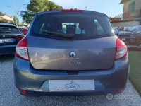 Usata Renault Clio II Dynamique 75 CV (55 kW) 2010 Bluazzurro Berlina