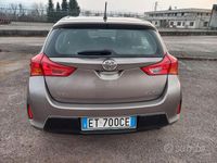 Usata Toyota Auris 2013 Marrone Berlina