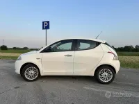 Usata Lancia Ypsilon 60 CV (44 kW) 2015 Bianco Utilitaria