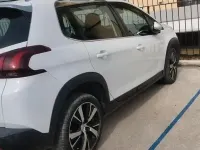 Usata Peugeot 2008 Allure 120 CV (88 kW) 2017 Bianco SUV