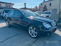 Usata Mercedes C200 Elegance 122 CV (89 kW) 2007 Blu Berlina