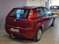 Usata Fiat Grande Punto Dynamic 77 CV (56 kW) 2006 Rosso Utilitaria