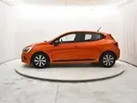 Usata Renault Clio Equilibre 101 CV (74 kW) 2023 Arancione Utilitaria