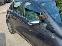 Usata Toyota Yaris Cool 69 CV (50 kW) 2016 Grigio Berlina