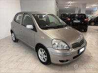 Usata Toyota Yaris Sol 87 CV (63 kW) 2005 Grigio Berlina